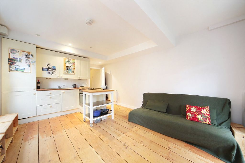 Property photo 2 of 8