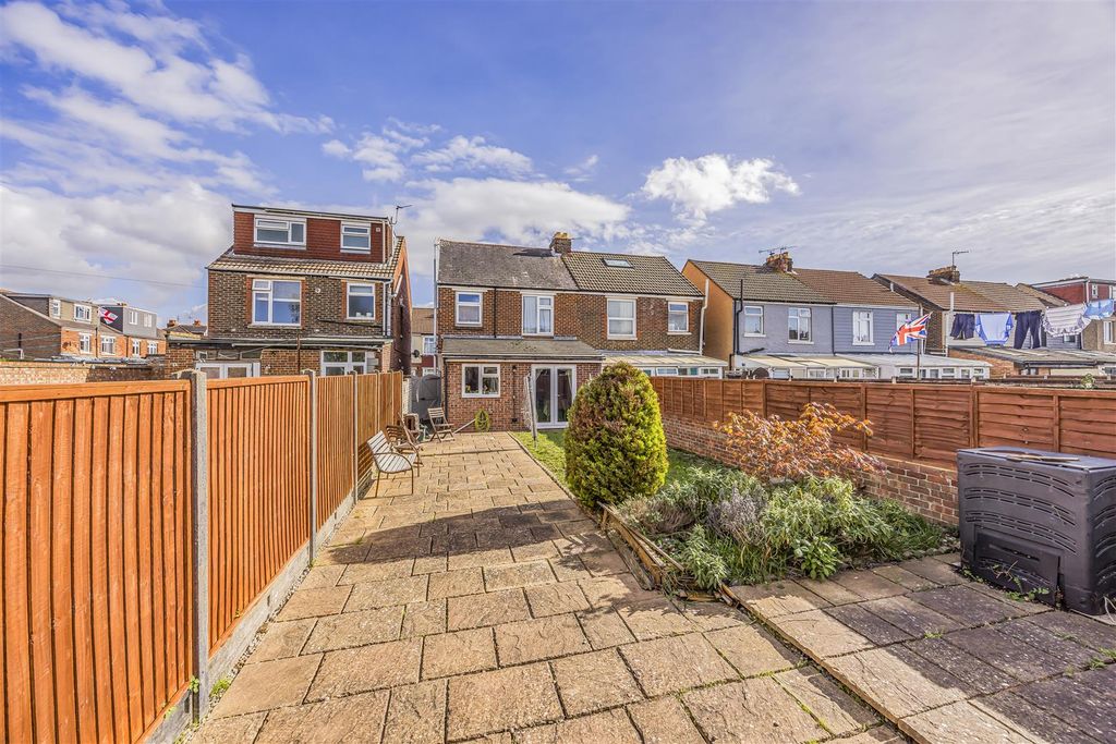 Property photo 1 of 19 109 Kensington Road, Portsmouth-Porticomarketing-S
