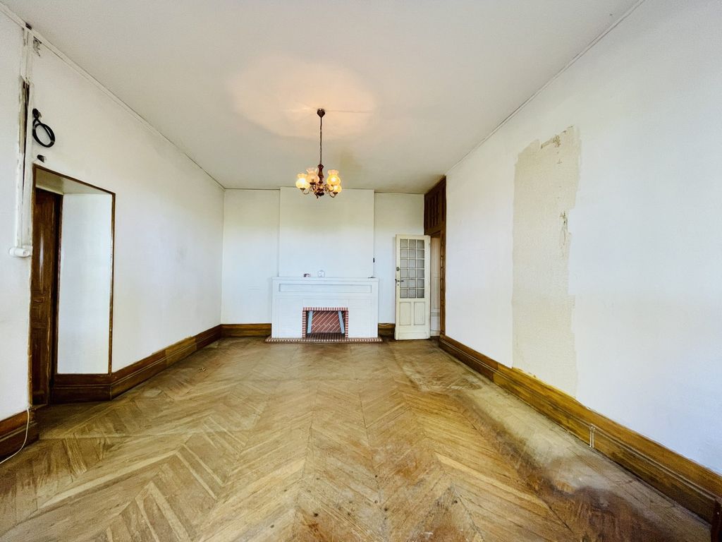 Property photo 2 of 21