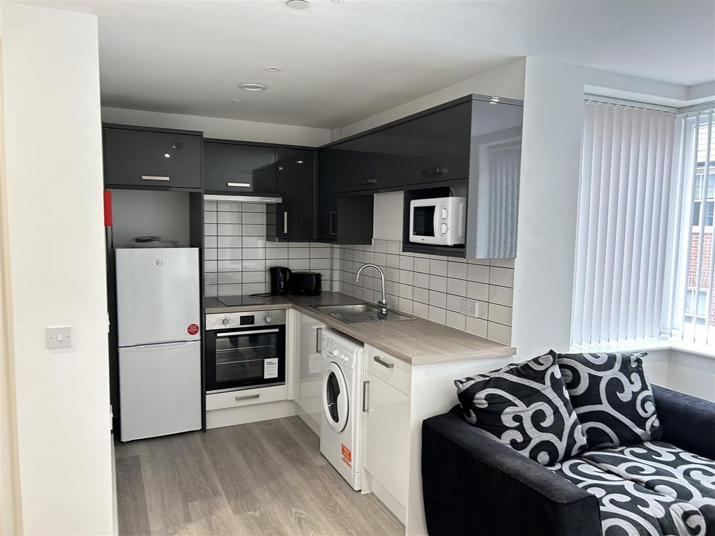 Property photo 2 of 8 Kitchen.Jpg