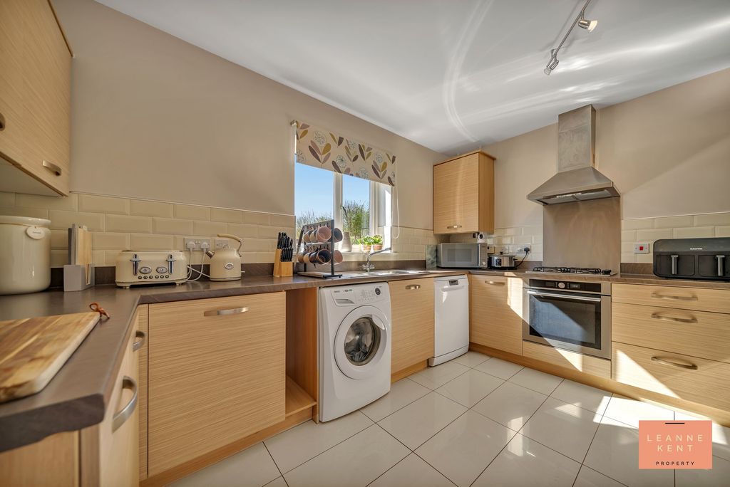 Property photo 3 of 39