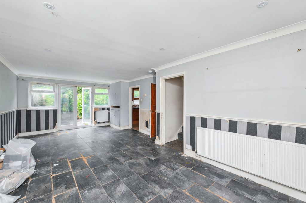 Property photo 3 of 17 14 Westmeade Close, Cheshunt, Waltham Cross, En7 6Jp