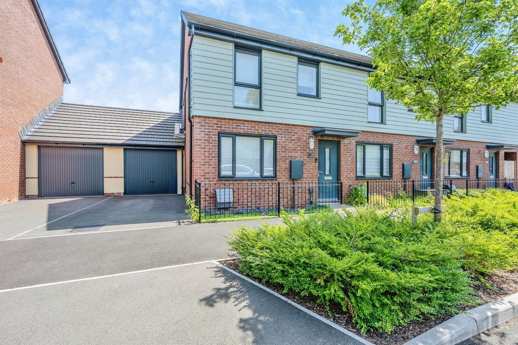 3 bed end terrace house for saleBailey Bridge Drive, Chepstow NP16