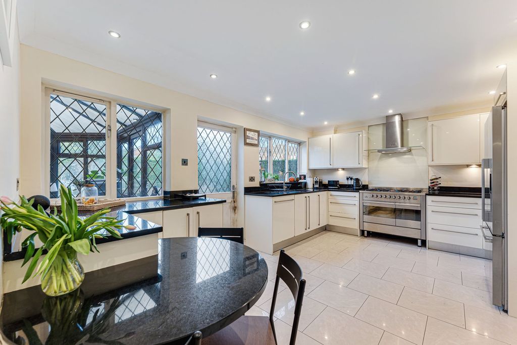 Property photo 3 of 26