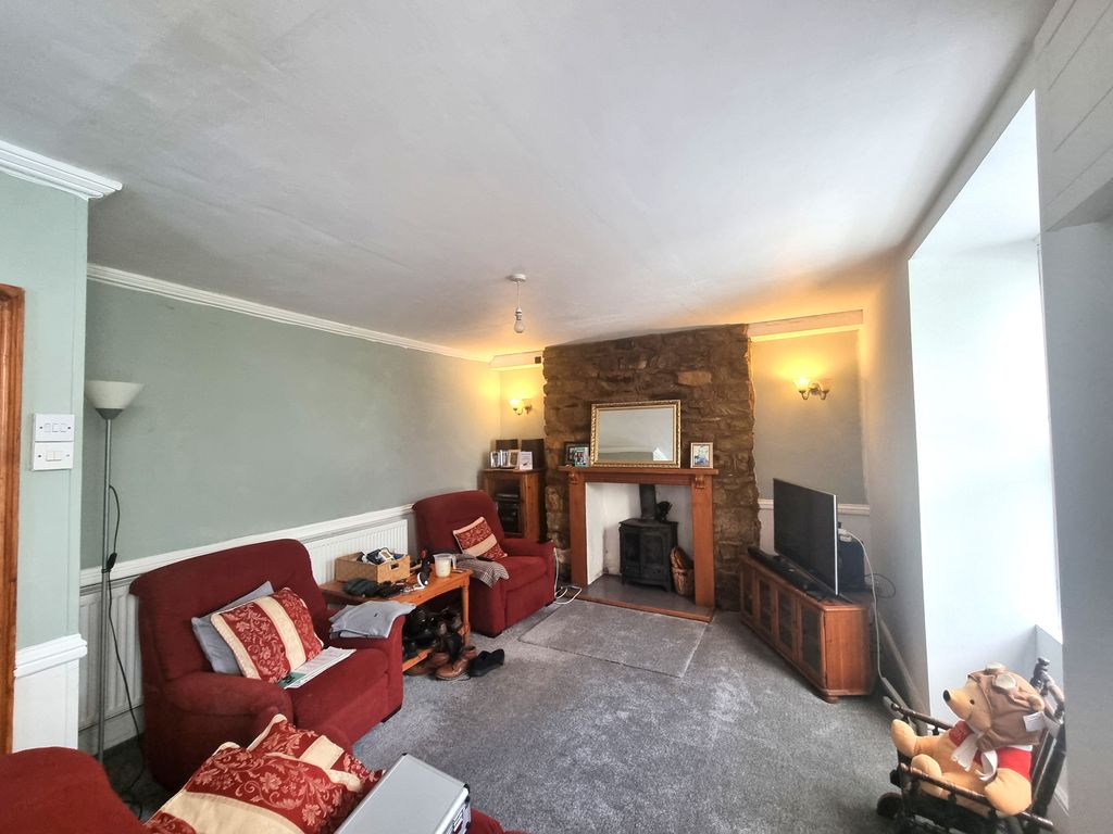 Property photo 3 of 13 Lounge