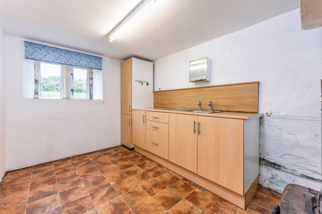 Property photo 3 of 15 Kitchen