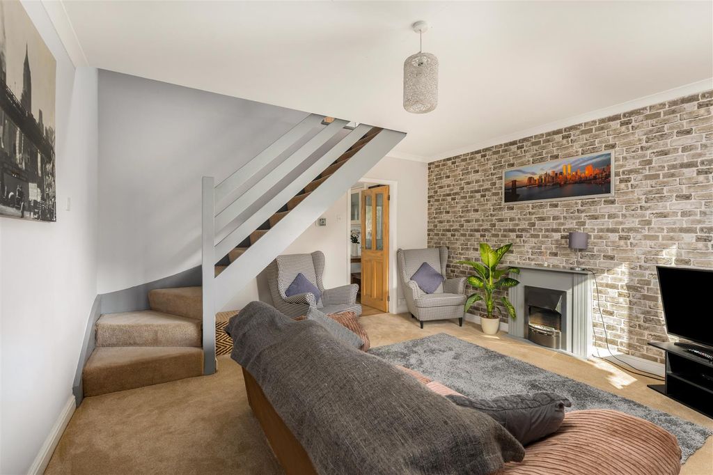 Property photo 3 of 17 7 Green Lane, Banbury-4.Jpg
