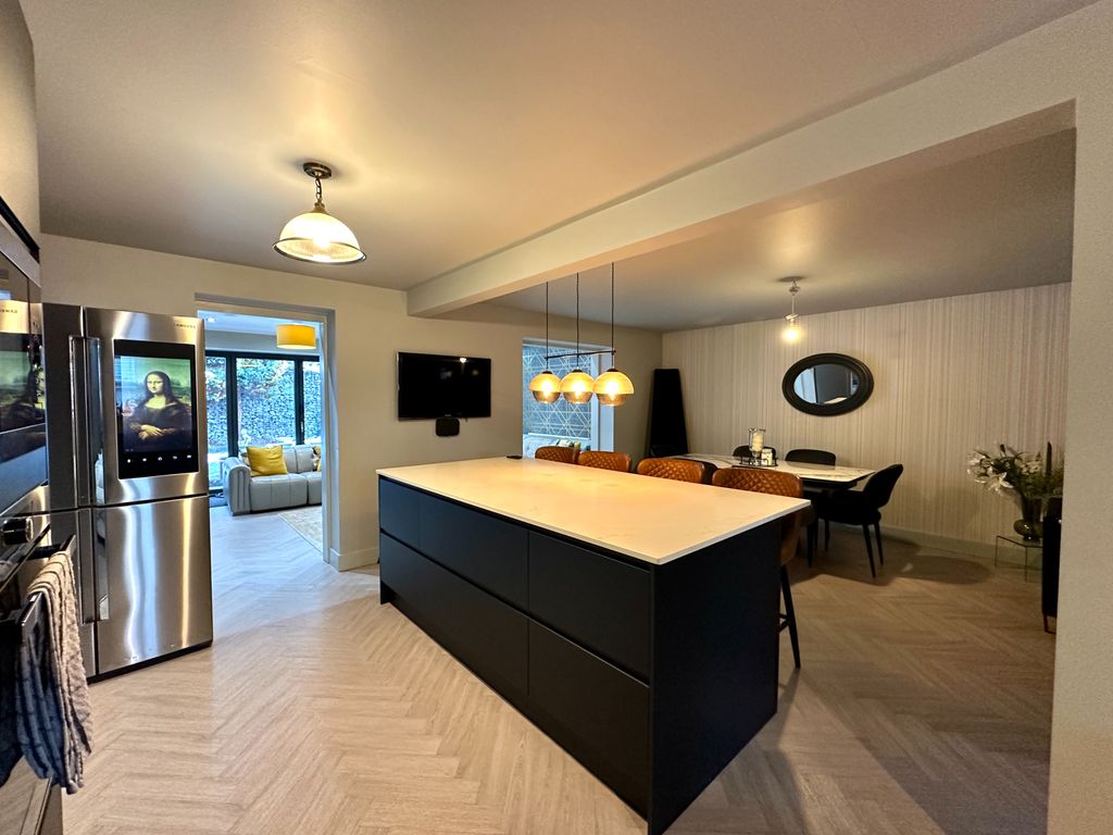 Property photo 2 of 27