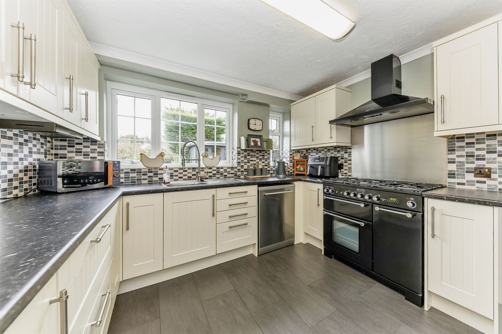 Property photo 3 of 20