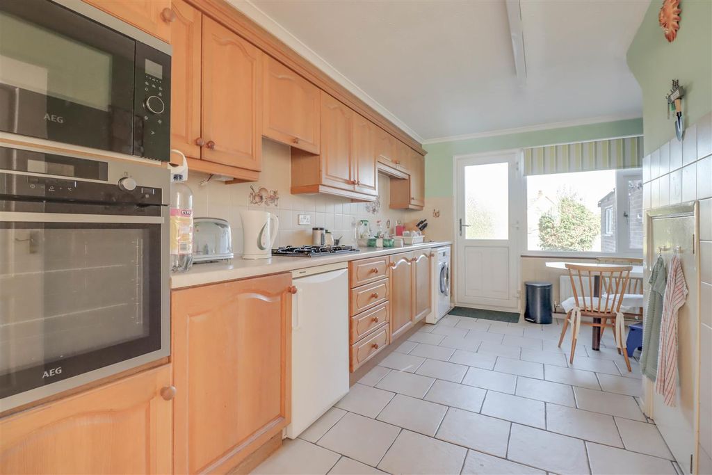 Property photo 2 of 16 15 Merlin Way Inside.Jpg