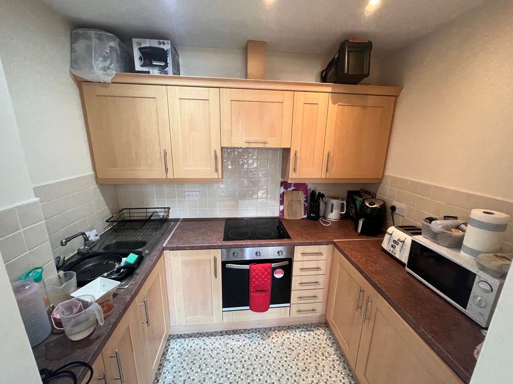 Property photo 3 of 6 Kitchen