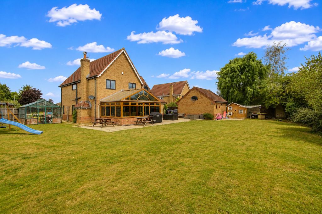 Property photo 2 of 38