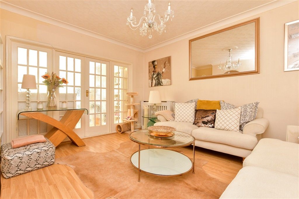 Property photo 2 of 19 Snug