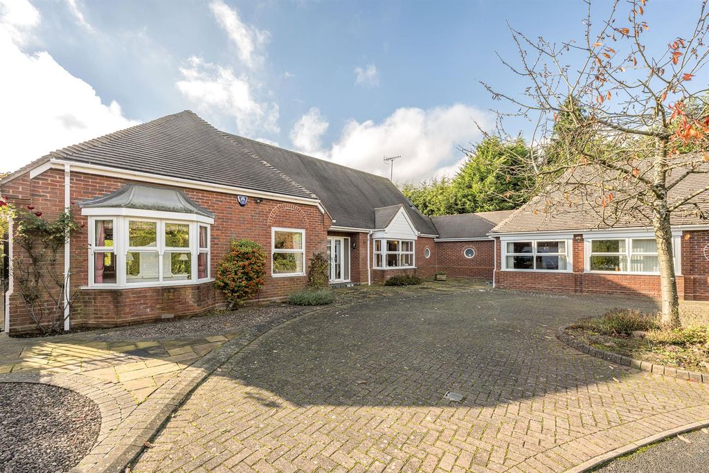 Property photo 2 of 38