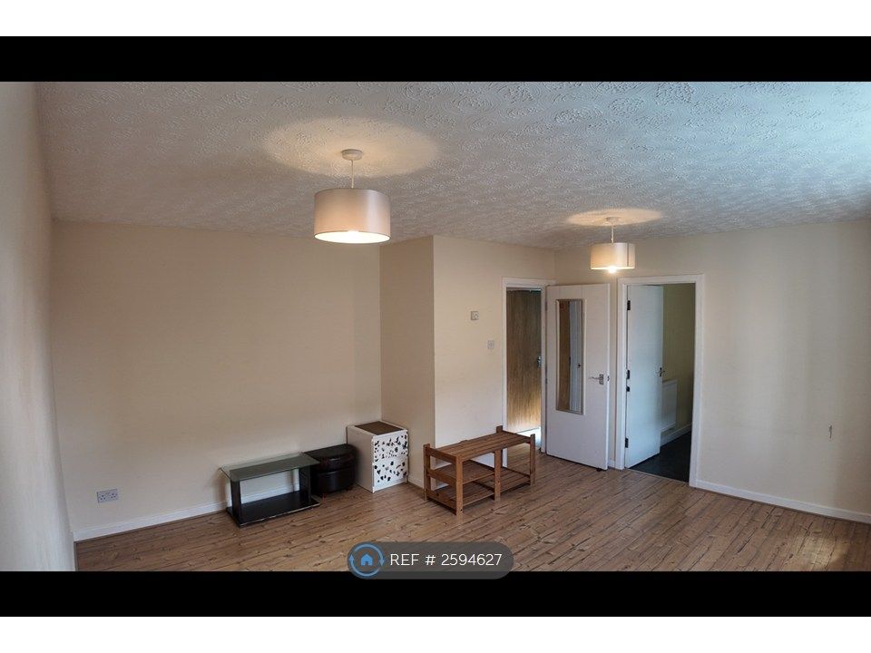 Property photo 1 of 16 Living Room