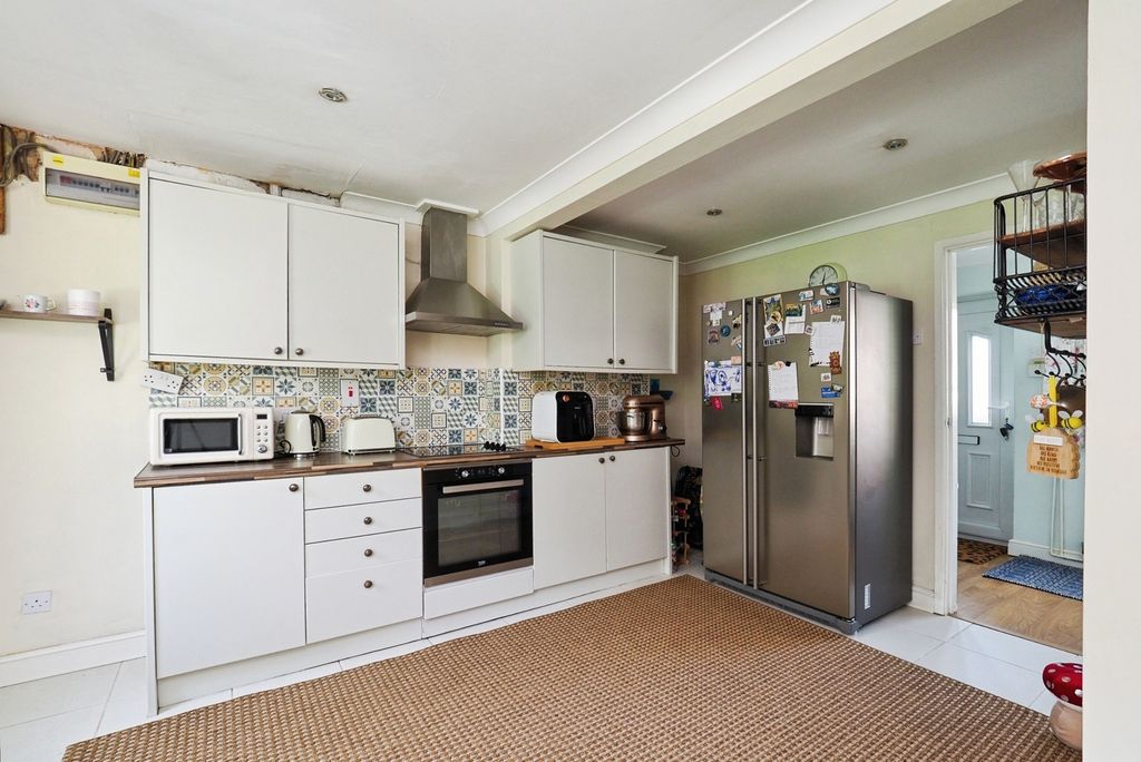 Property photo 2 of 17 Photo