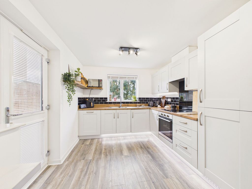 Property photo 3 of 14 Kitchen