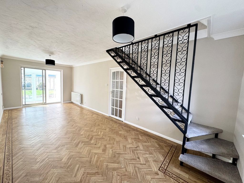 Property photo 2 of 20