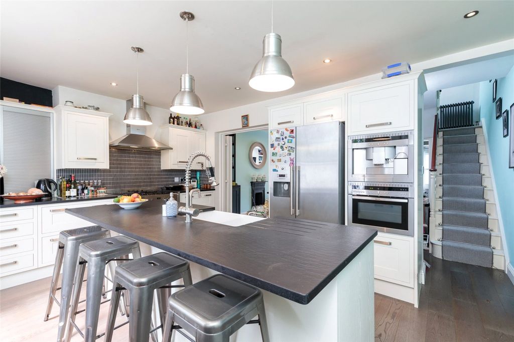 Property photo 2 of 29