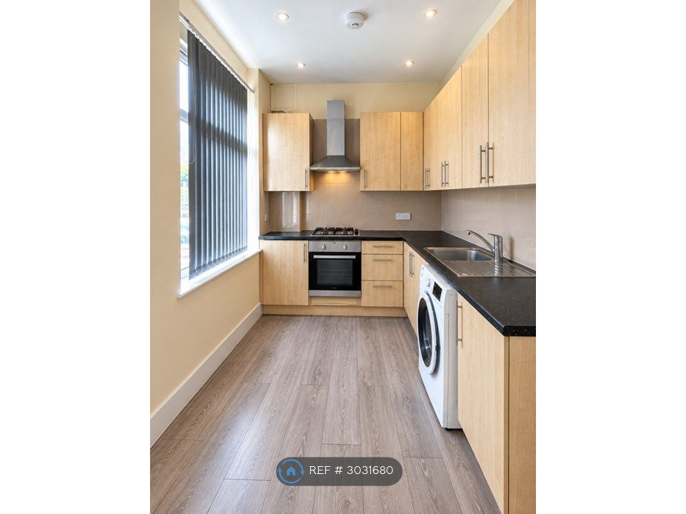 Property photo 3 of 10 Kitchen