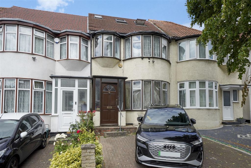 Property photo 3 of 19 25 Horsenden Crescent - Zgf2Ljxi1Epvdeknwlr8.Jpg