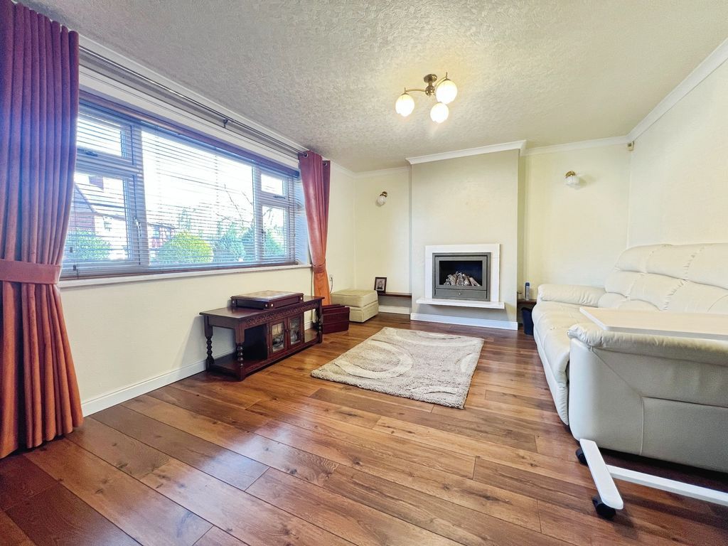 Property photo 2 of 11 Lounge