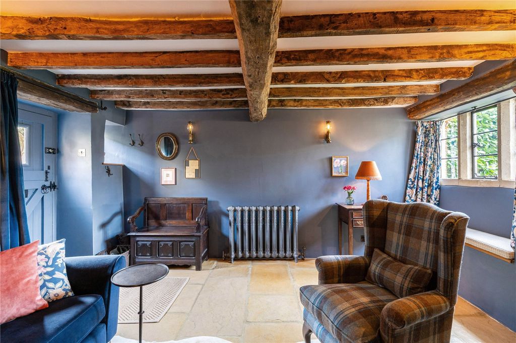 Property photo 3 of 19 Sitting Room