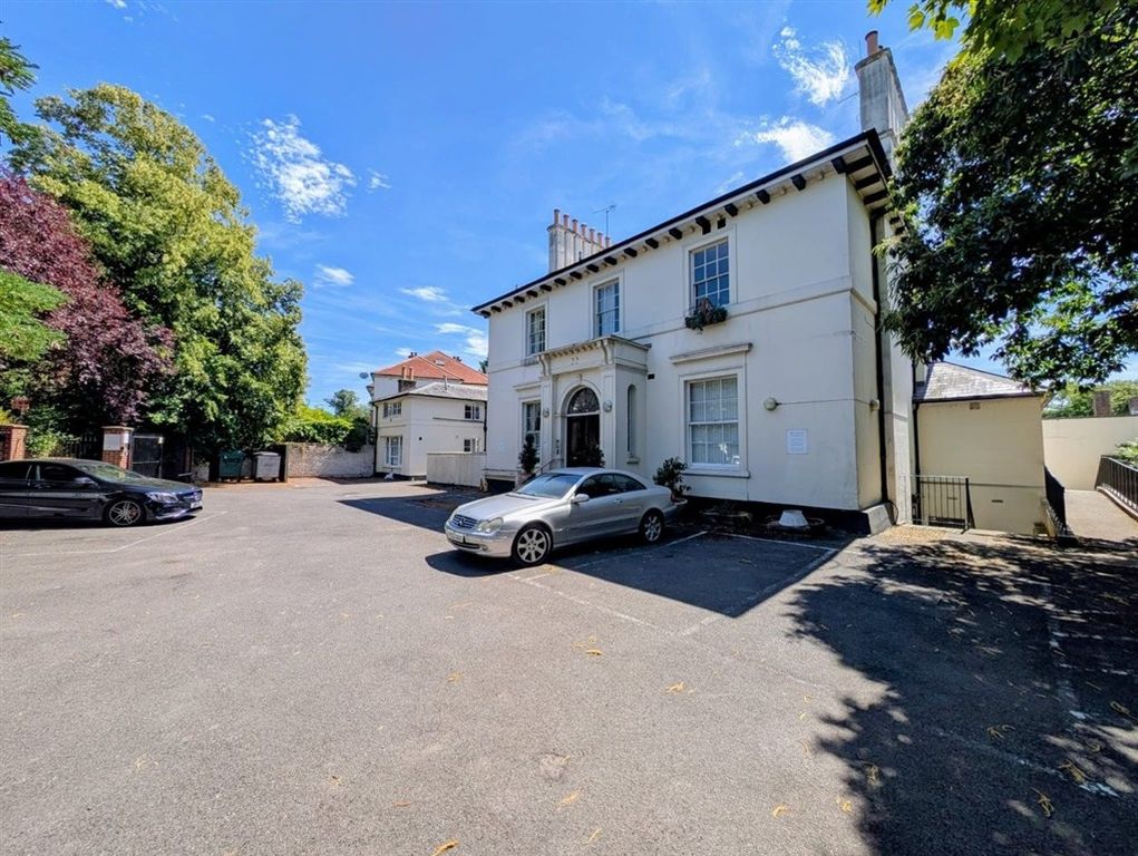 Property photo 2 of 8