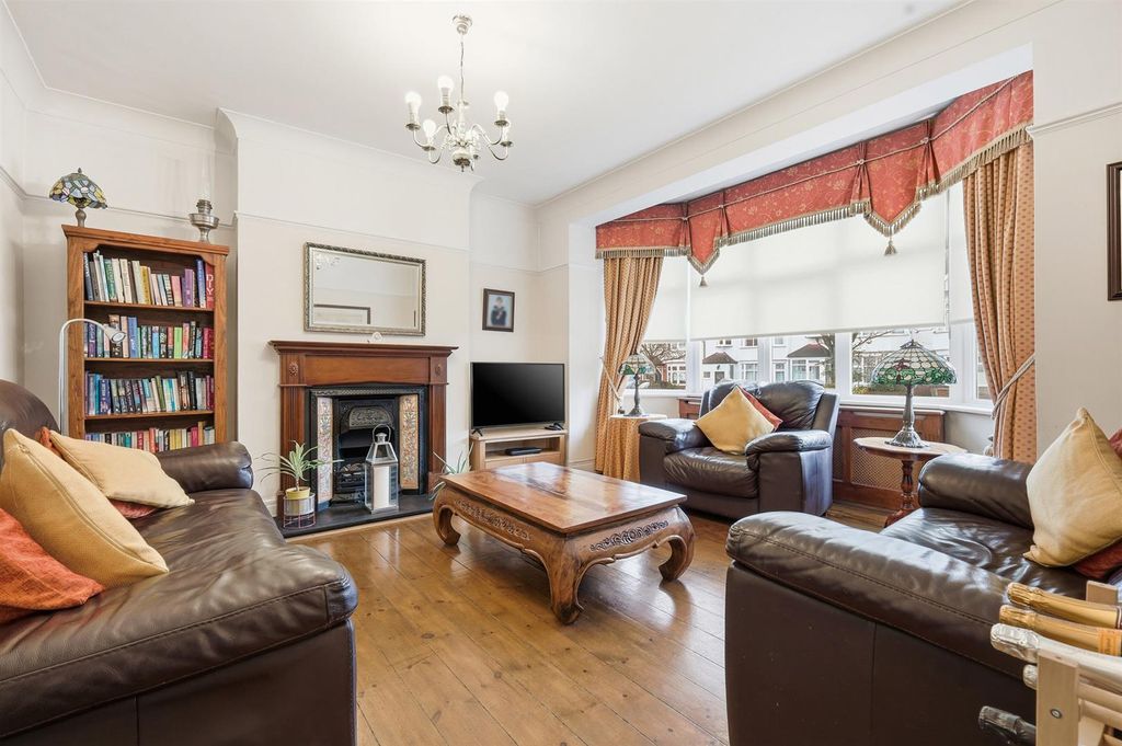 Property photo 2 of 23