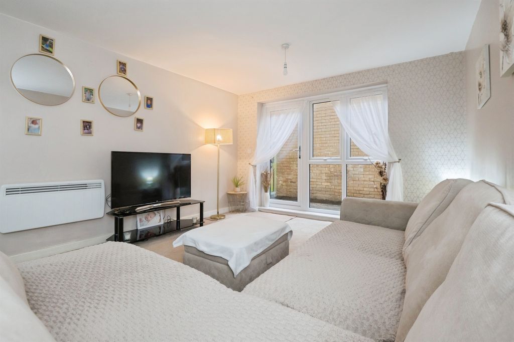 Property photo 2 of 14