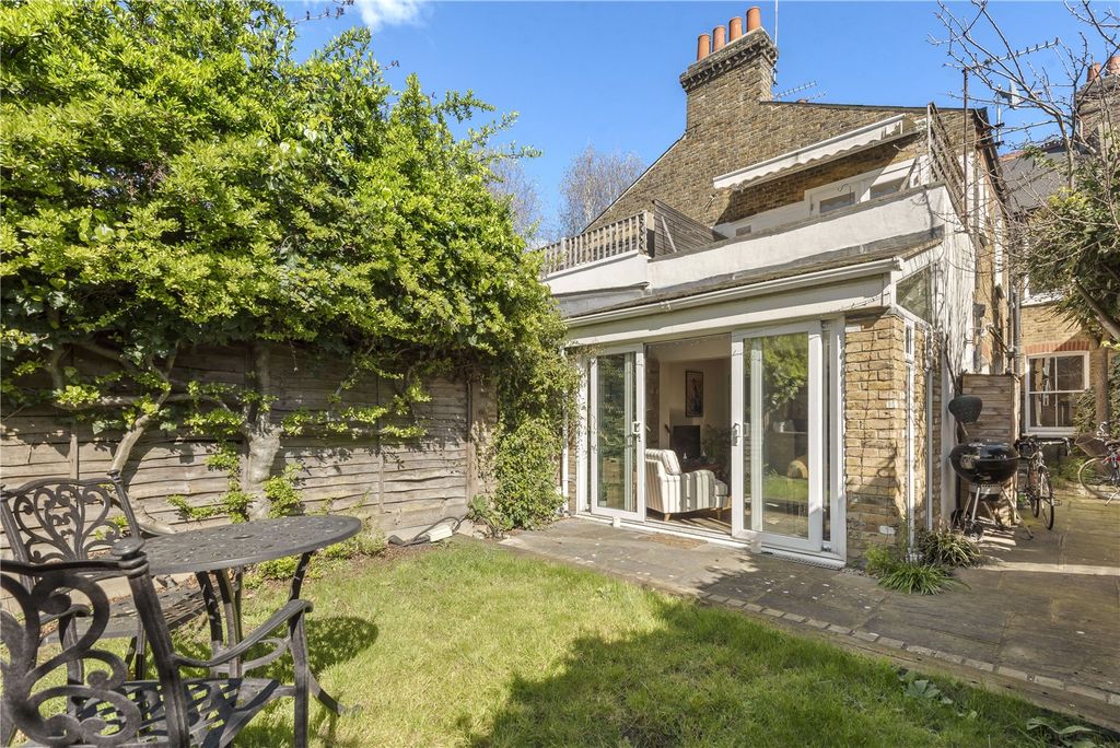 Property photo 2 of 12 Garden