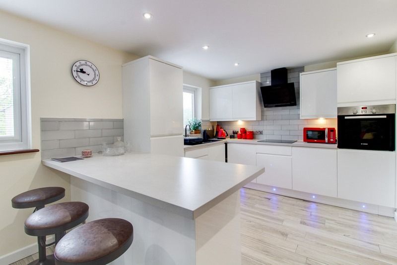 Property photo 2 of 19 4695531