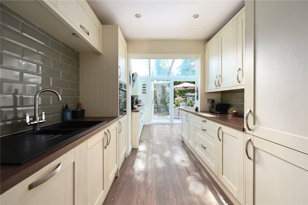 Property photo 3 of 17 Kitchen/ Breakfast