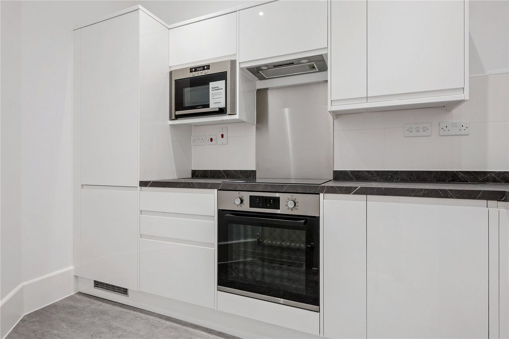 Property photo 2 of 11 Kitchen