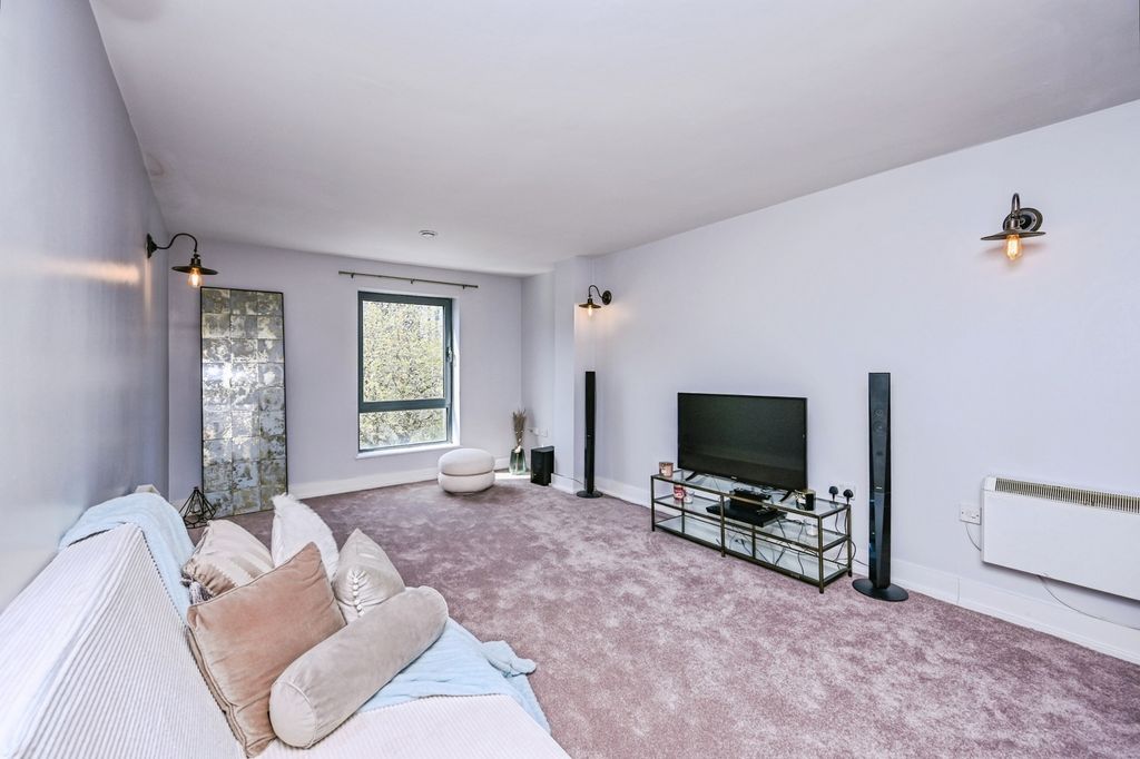 Property photo 2 of 11 Pbox-Img.Jpg