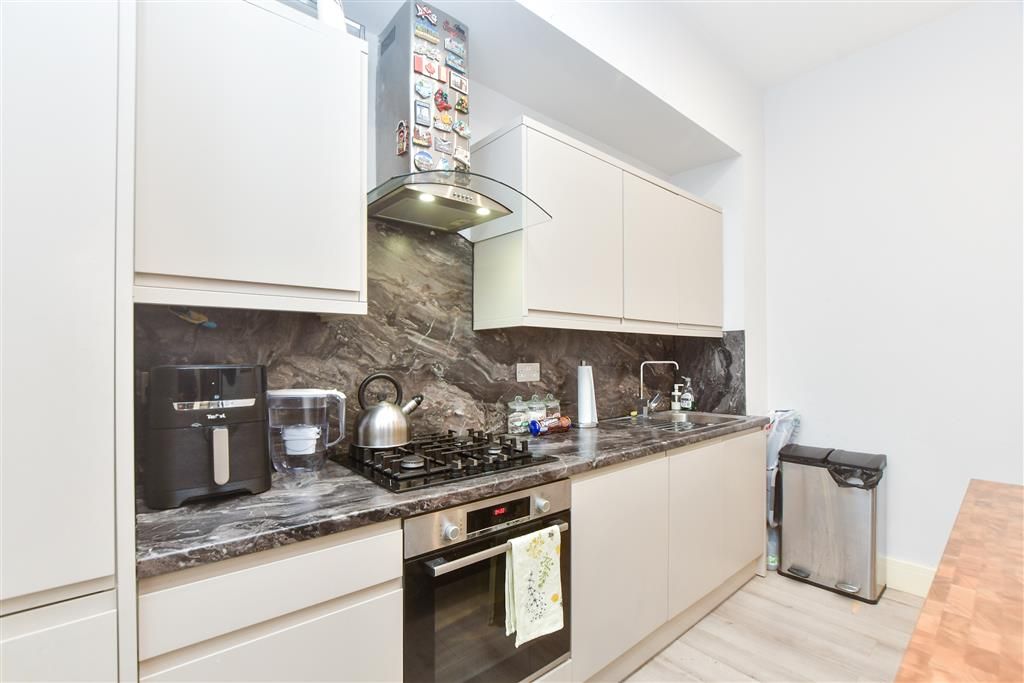 Property photo 2 of 11 Kitchen