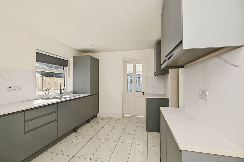 Property photo 2 of 12 Pbox-Img.Jpg
