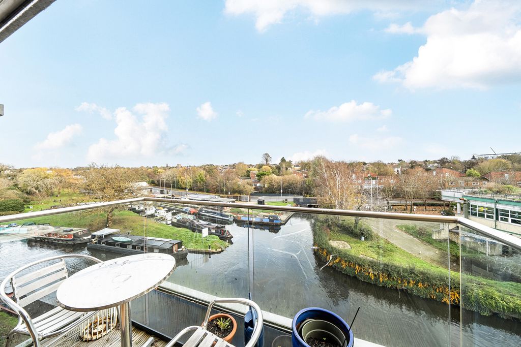 Property photo 1 of 19 1384786-9-6925c52...