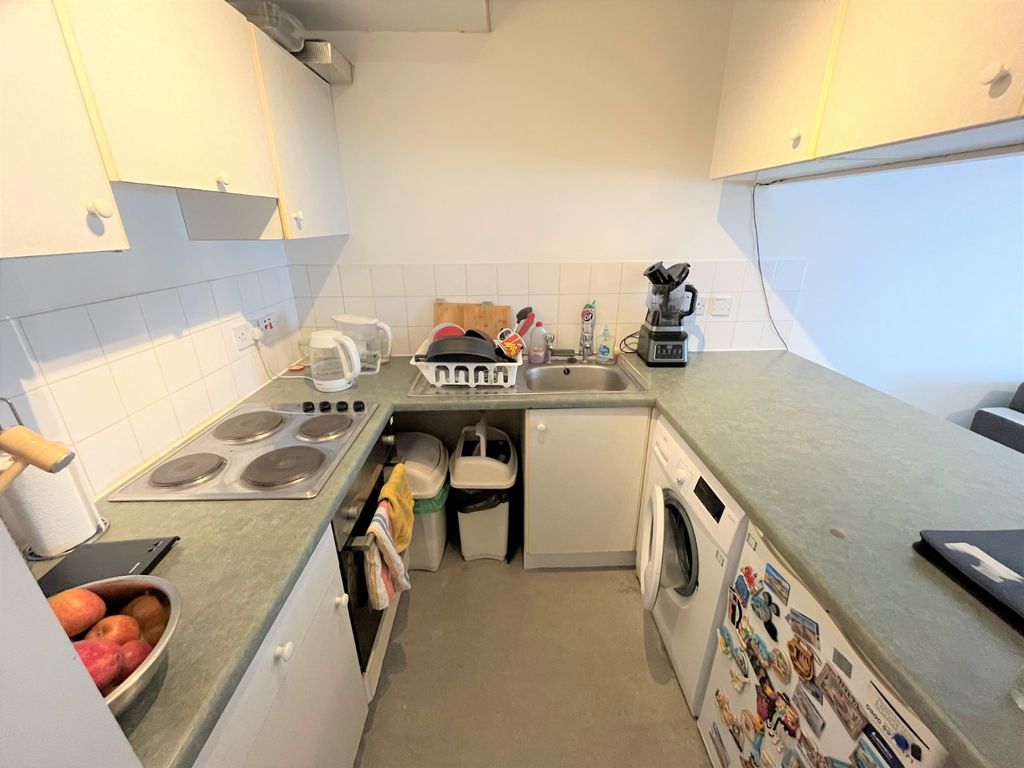 Property photo 2 of 8 Kitchen