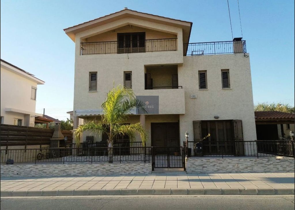 Property photo 1 of 8