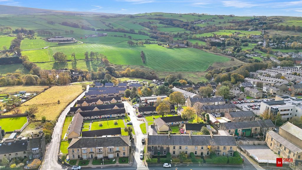 Property photo 1 of 32