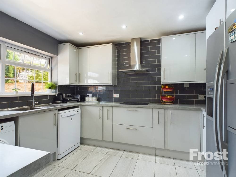 Property photo 3 of 17 Kitchen