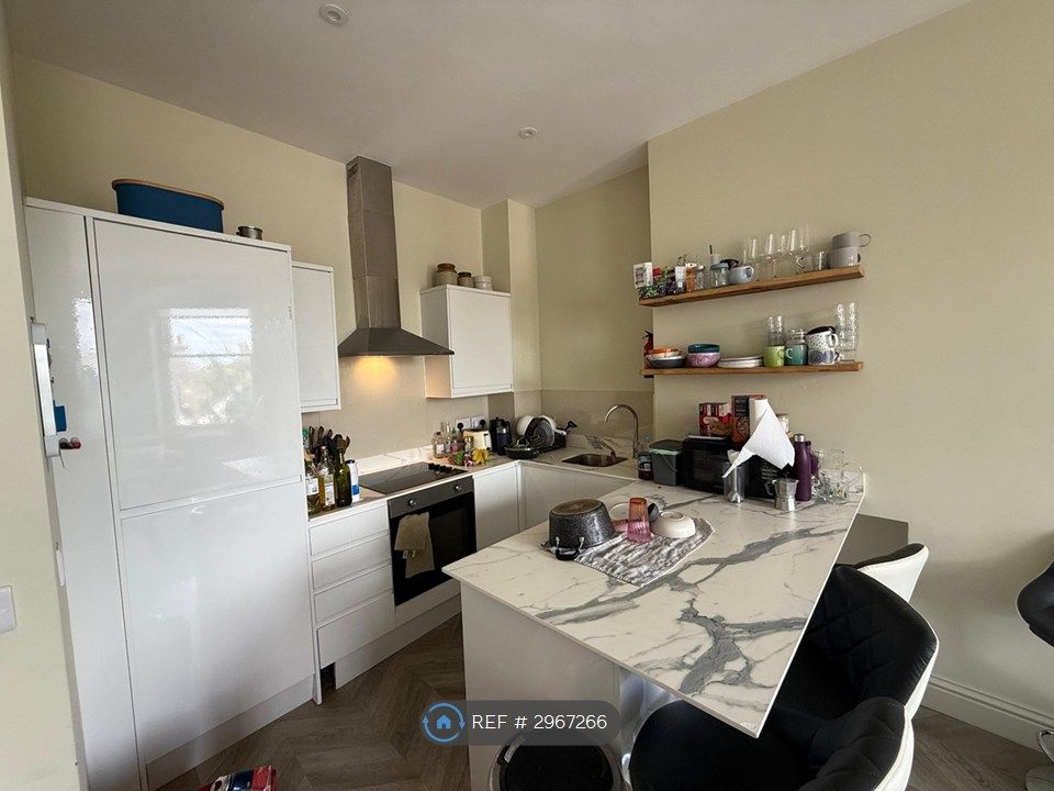 Property photo 2 of 9 Kitchen
