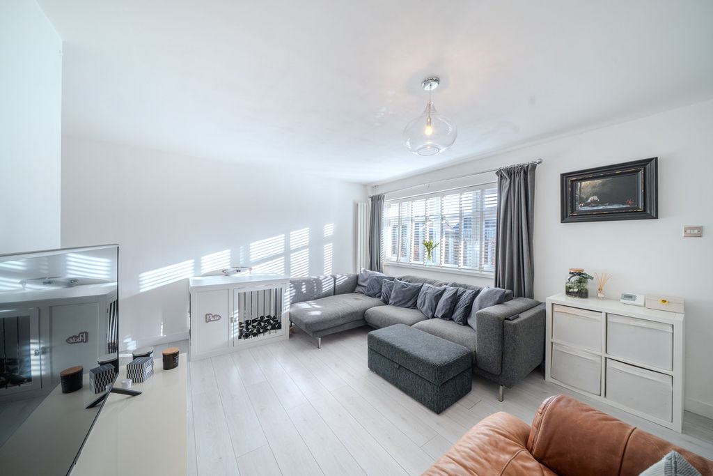 Property photo 3 of 31