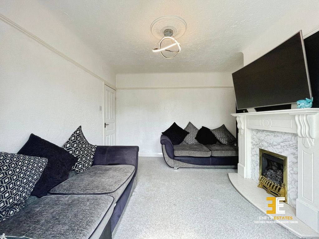 Property photo 3 of 28