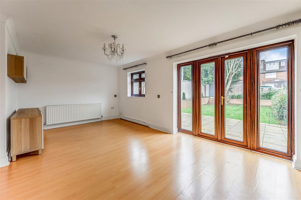 Property photo 2 of 26 1A Arlington Road-70_1_2.Jpg