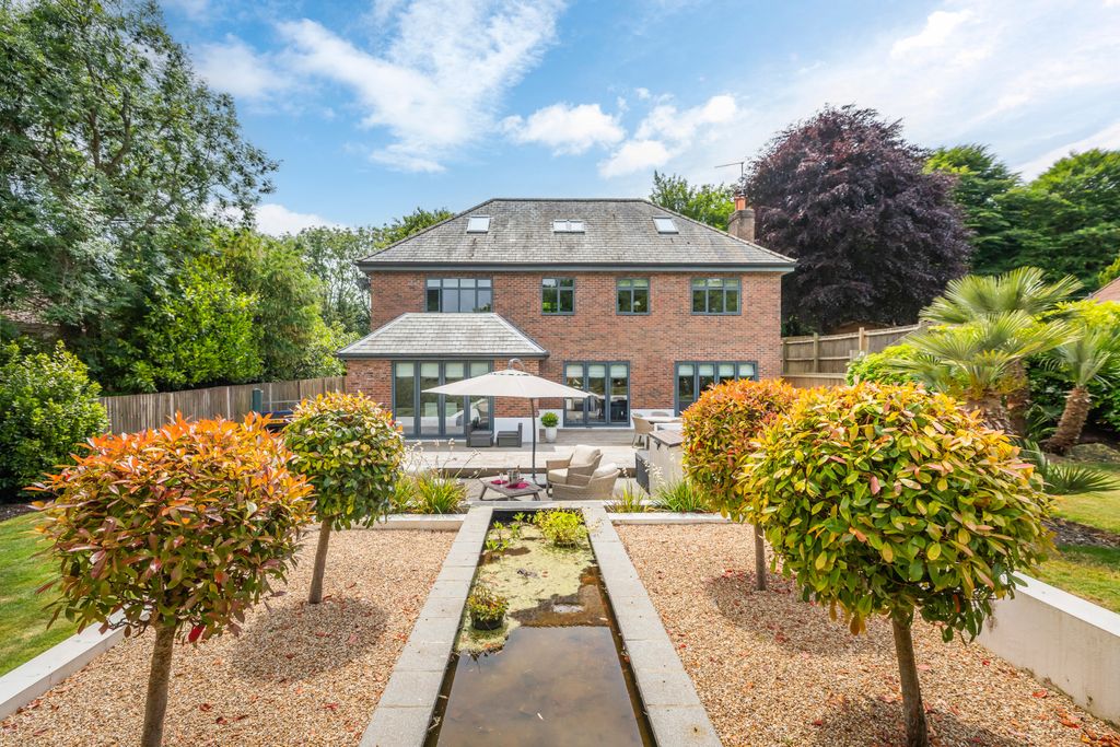 Property photo 3 of 18 The Glass House