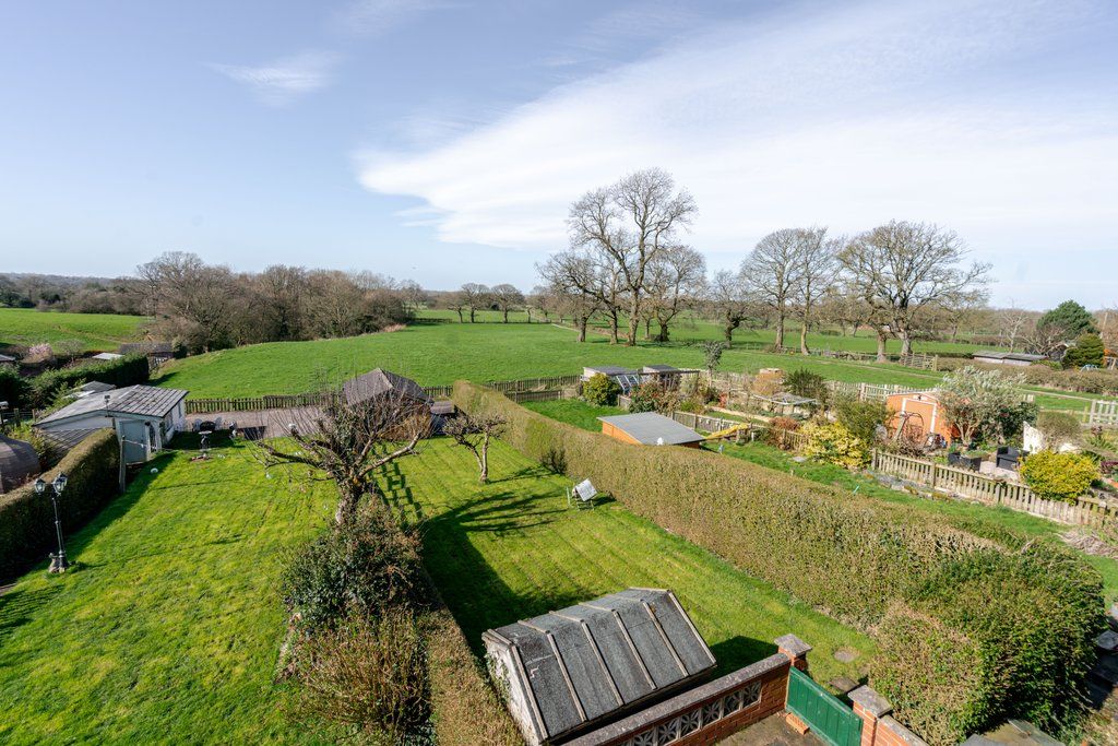 Property photo 2 of 31