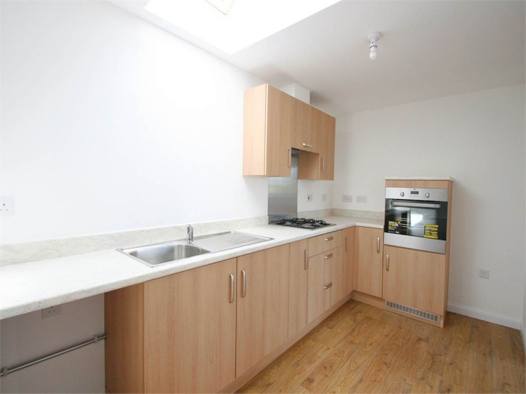 Property photo 3 of 11 Kitchen