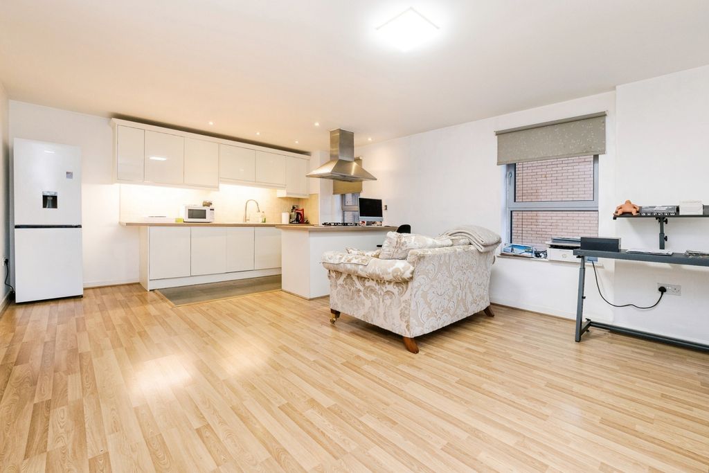 Property photo 3 of 20 Pbox-Img.Jpg